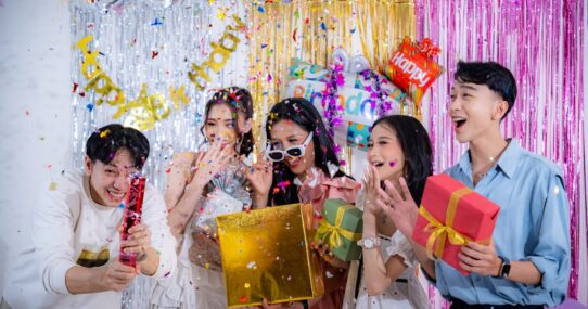 Cover image for Last Minute Gifts That Don't Look Last Minute